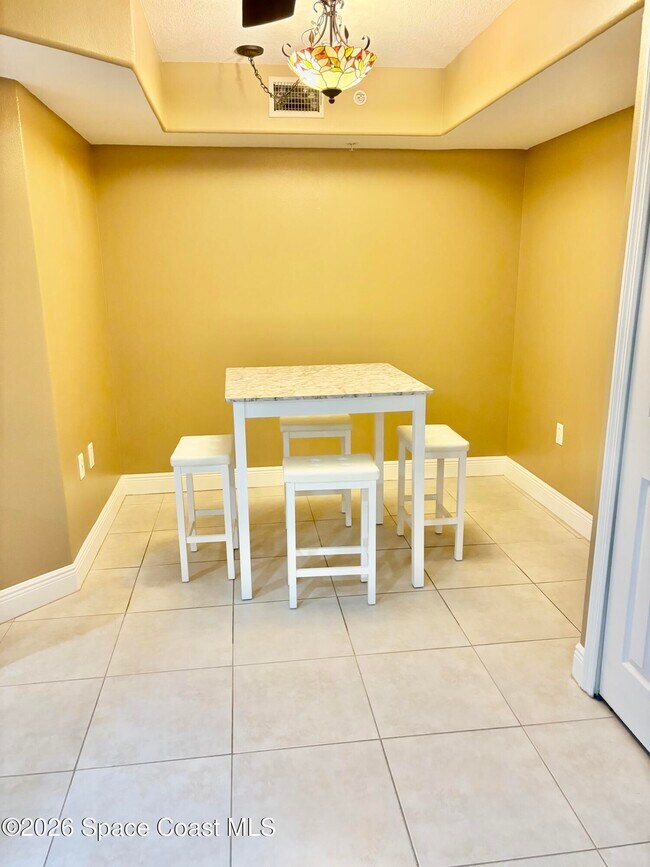 Building Photo - 551 Casa Bella Dr