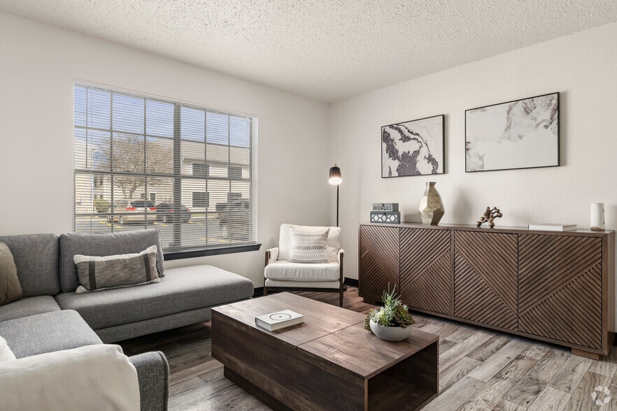Model 1BR, 1BA - 670SF - Living Room - Ranch at 1856 Apartments