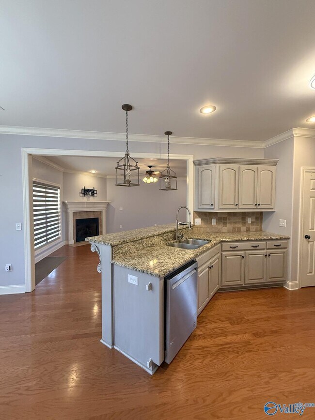 Building Photo - 118 Crystal Lake Dr