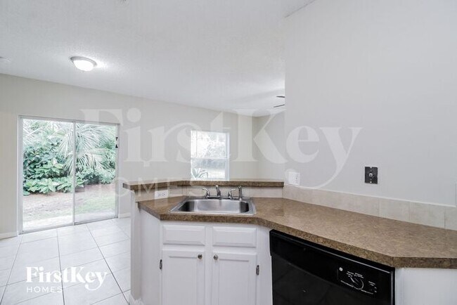 Building Photo - 1205 Schumann Dr