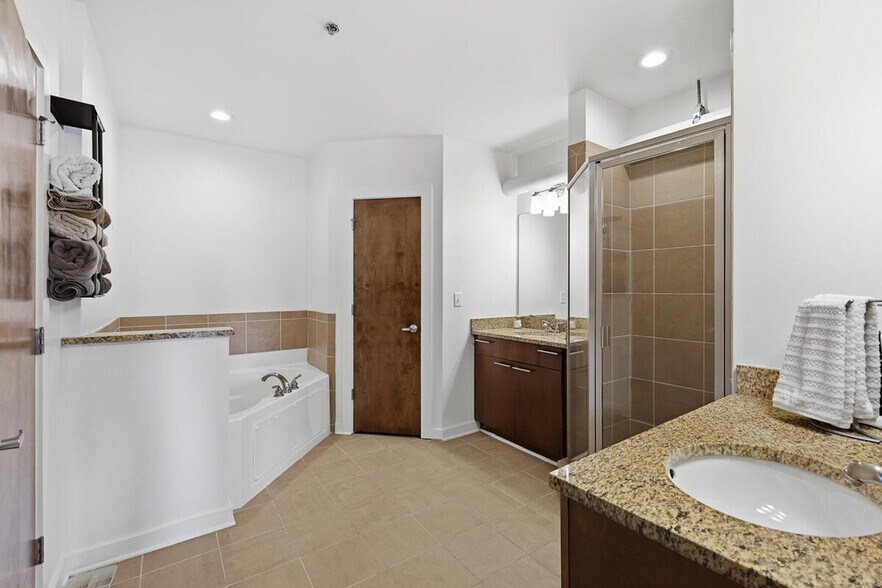 Building Photo - 1380 Atlantic Dr NW