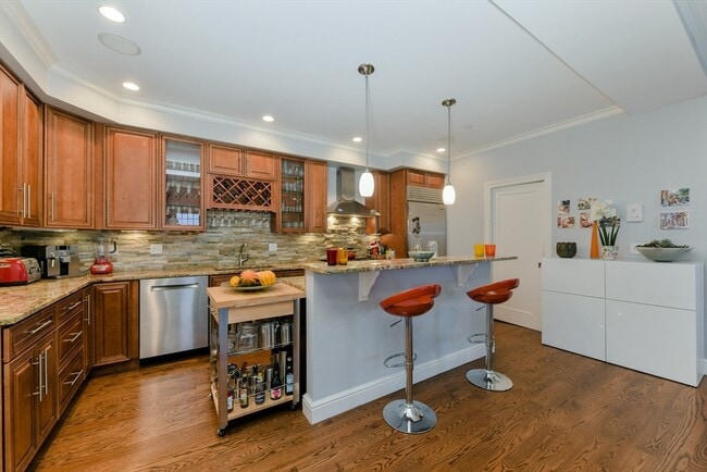 Building Photo - 350 W Broadway