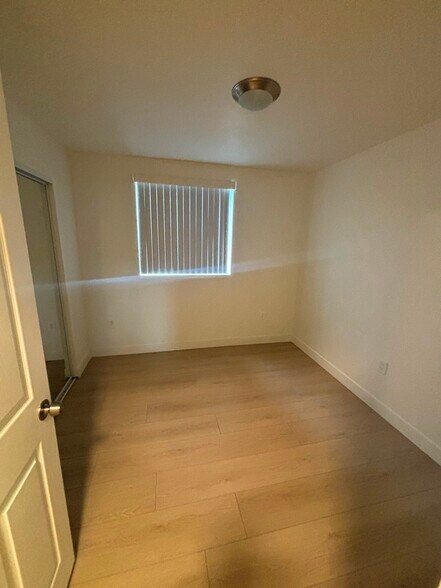 Building Photo - 438 W 71st St