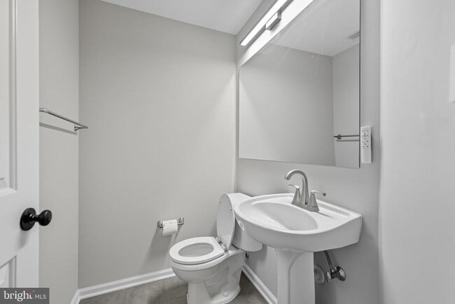 Building Photo - 2714 Manhattan Pl