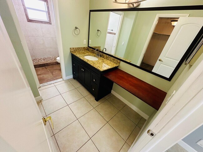 Building Photo - 761 Hummingbird Way