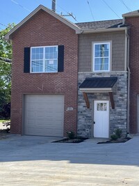 Building Photo - 501 Station Ct