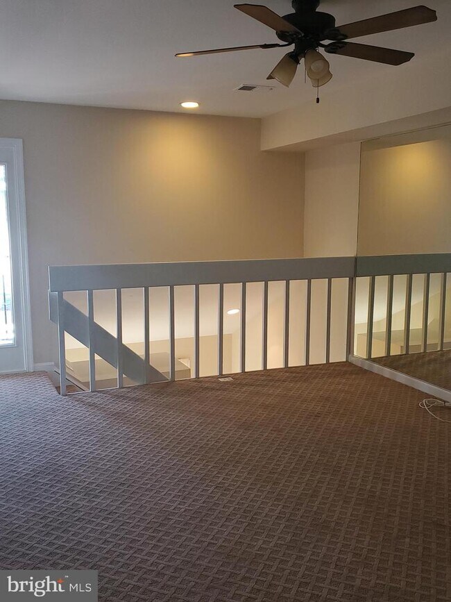 Building Photo - 5 Queen Victoria Way