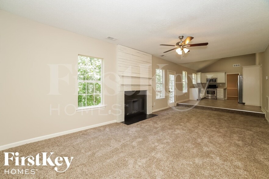 Building Photo - 4470 White Hill Pl