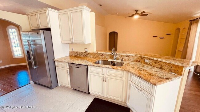 Building Photo - 1829 SW Hickock Terrace