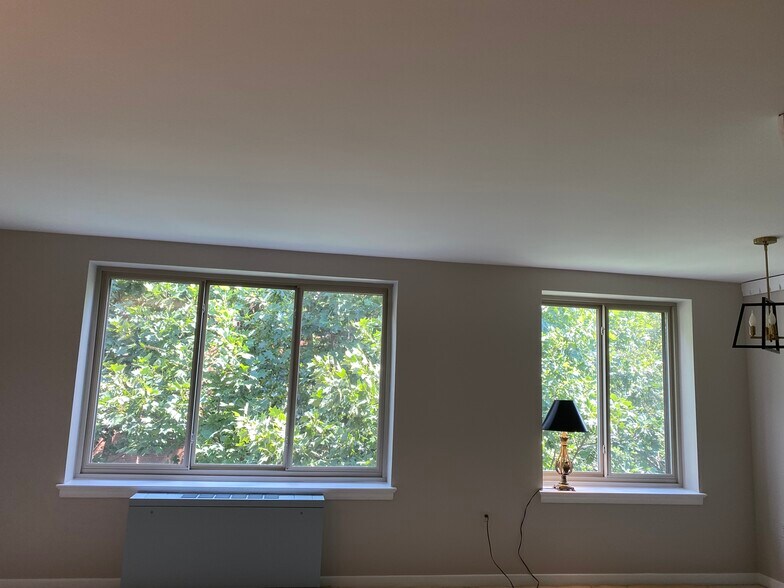 Living room - 3000 Spout Run Pky