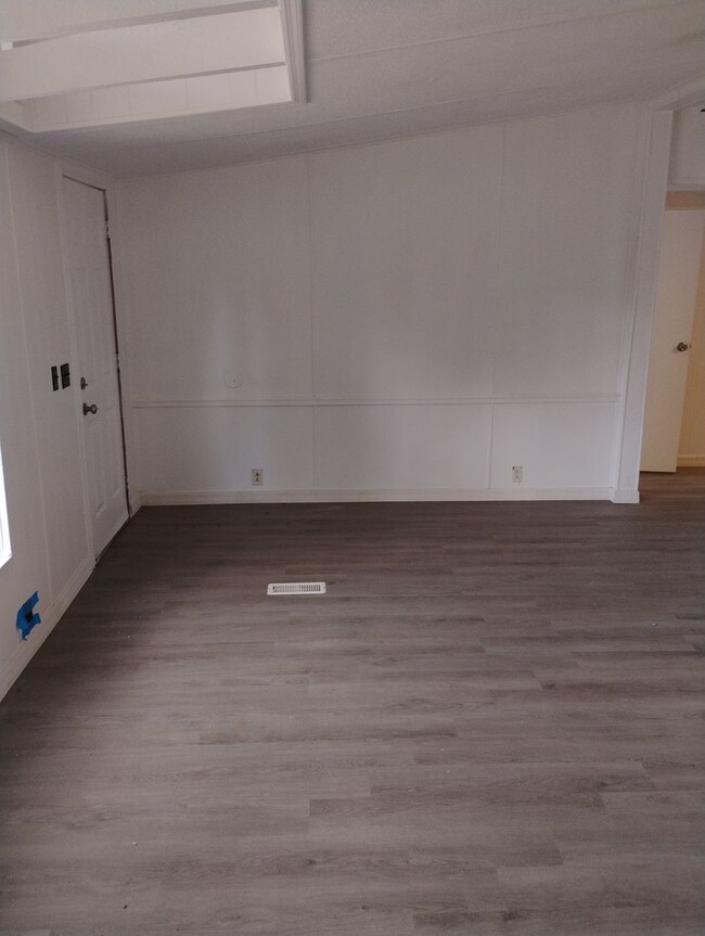 Building Photo - Candler Home