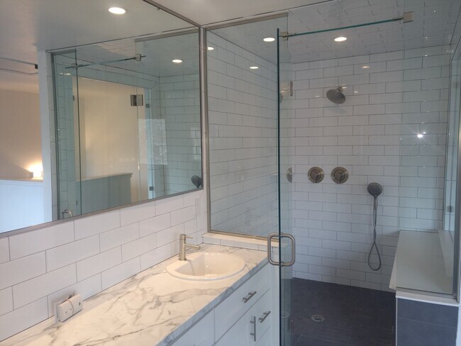 Building Photo - Beautifully Updated Cattail Cove West - 3B...