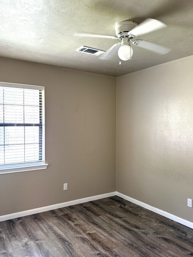 Building Photo - 1505 Richland Ct N