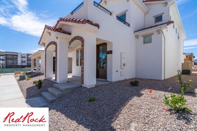 Building Photo - BEAUTIFUL HOME in Desert Color!