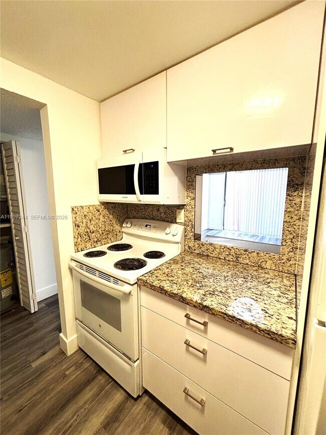 Building Photo - 14321 N Kendall Dr