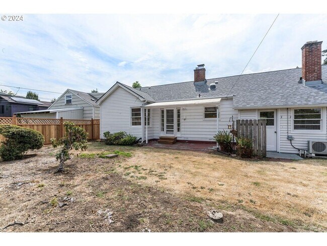 Building Photo - 2 Bedroom Duplex Near UO Campus