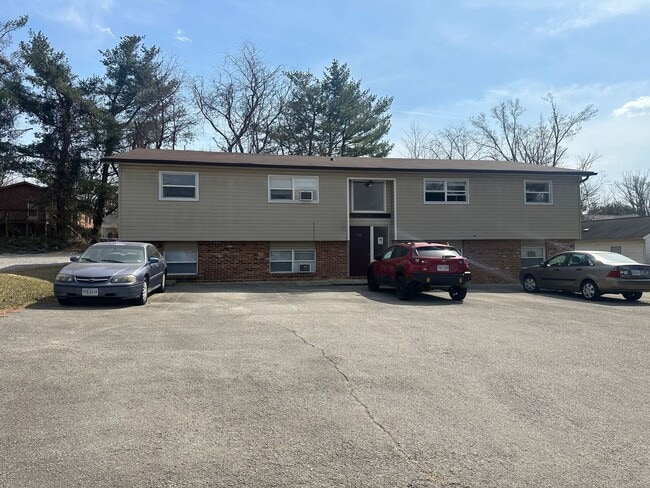 Building Photo - 2BR/2BA Apartments Near Downtown Blacksburg & Virginia Tech