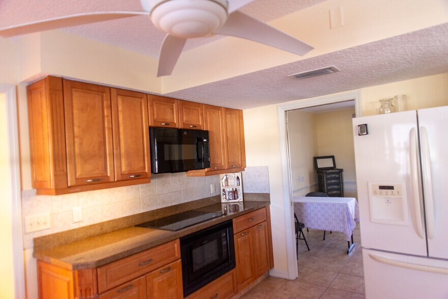 Building Photo - 315 Lazy Acres Ln