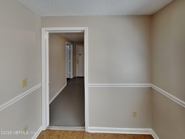 Building Photo - 2626 Pinewood Blvd