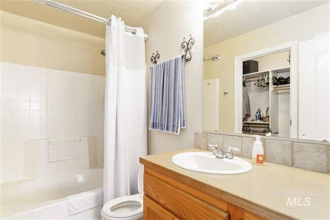 Building Photo - 3 Bedroom 2 Bath Single Level Blackhawk Subdivision