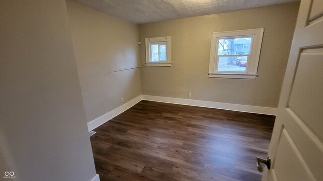 Building Photo - 3609 E Vermont St