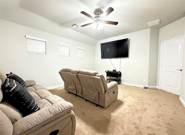 Building Photo - 244 Upland Dr
