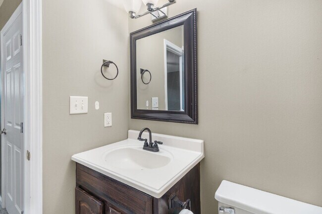 Building Photo - Cozy Timberwood Dr