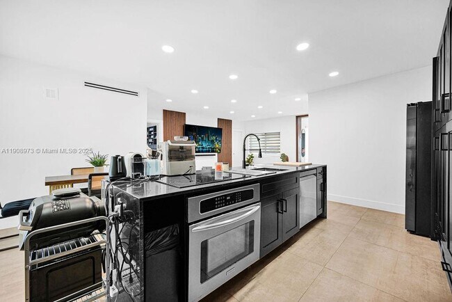 Building Photo - 85 NW 47th St