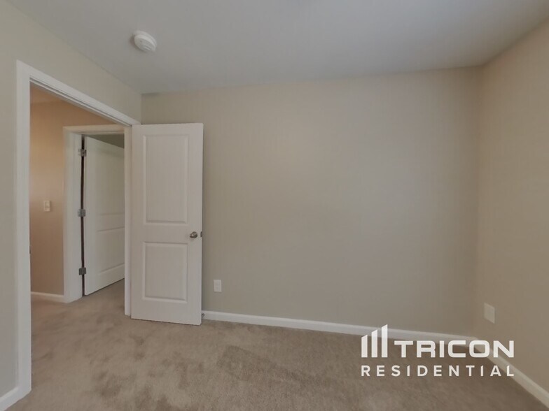 Building Photo - 125 Highwood Dr