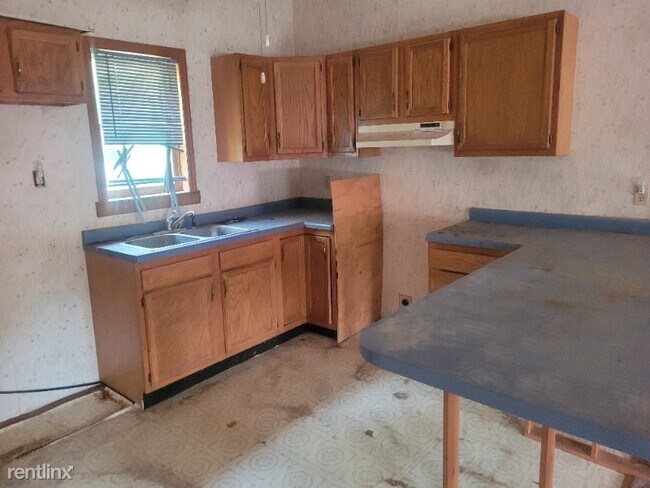 Building Photo - 3404 Main St