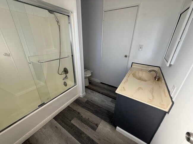 Building Photo - 64180 Thomas Ave