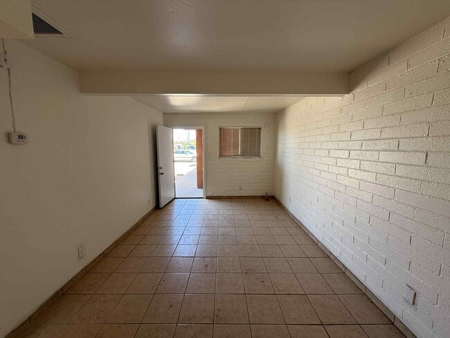 Building Photo - 4904 S 13th Ave