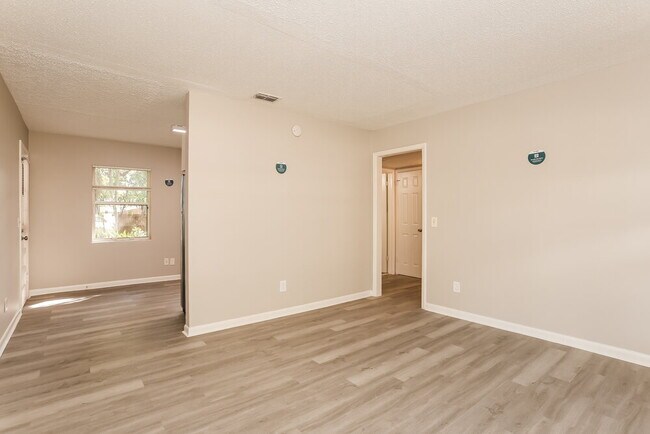 Building Photo - 2434 Quail Ave