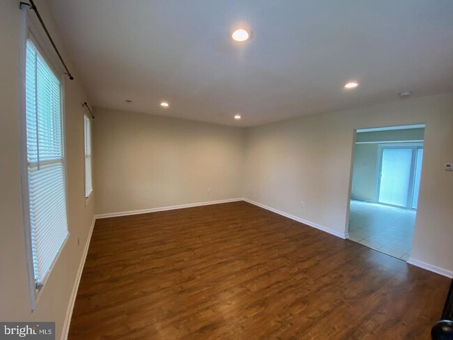 Building Photo - 5152 Cottonwood Ct