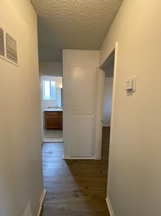 Building Photo - ora211