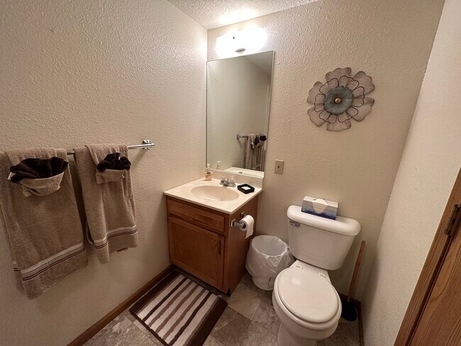 Building Photo - 601 W Scott St