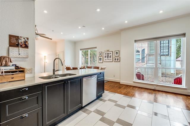 Building Photo - 5709 Lewis St