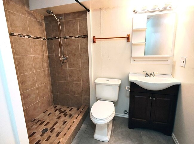 Building Photo - Updated 4 Bd 3 Ba Home in Sandy