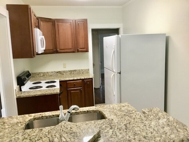 Building Photo - F&N FAIRHOPE COTTAGE