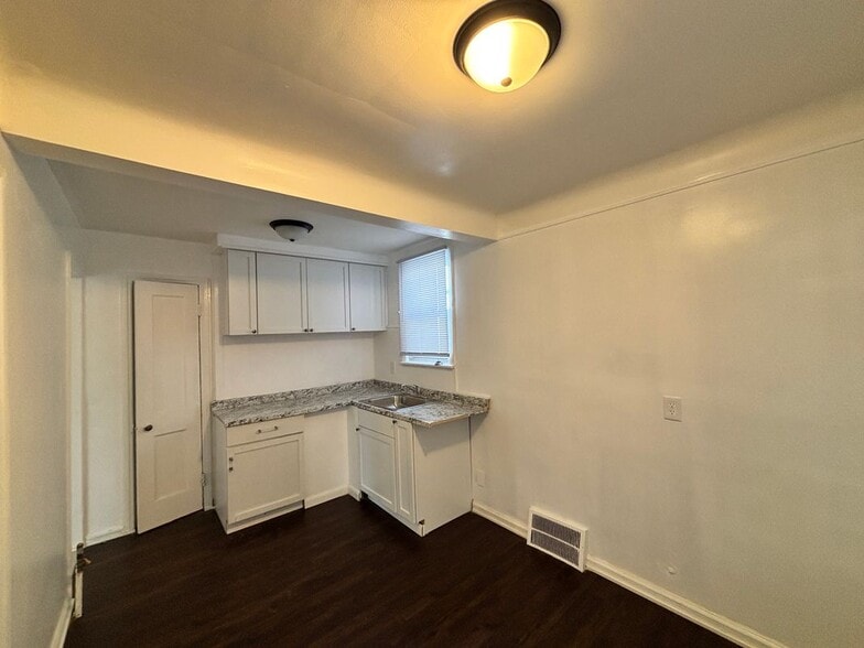 Building Photo - 20059 Bloom St