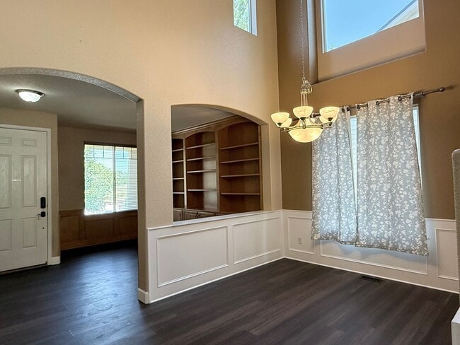 Building Photo - Gorgeous Reunion Home Features 4 Beds/2.5 ...