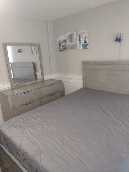 Building Photo - 2092 River Rd