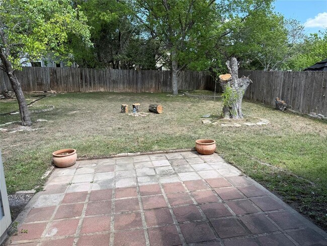 Building Photo - 2110 Nathan Dr