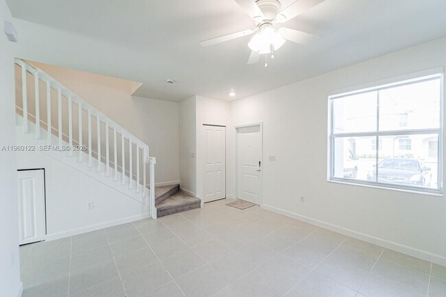 Building Photo - 2620 SE 28th Dr