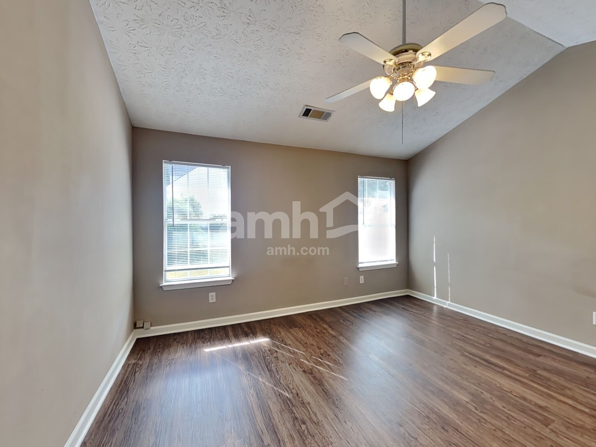 Building Photo - 1300 Wilkes Crest Dr
