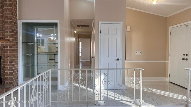 Building Photo - 301 Nesbitt St