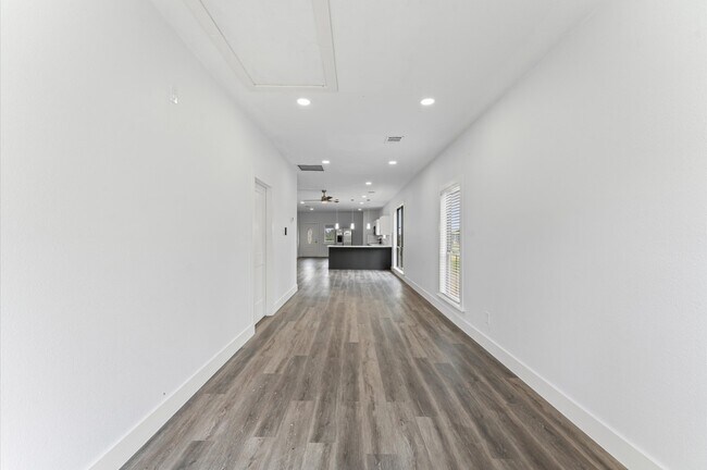 Building Photo - 365 Rd 5605