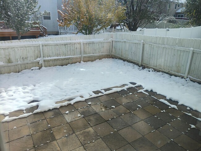 Building Photo - Beautifully maintained 4-bedroom, 2.5-bath...