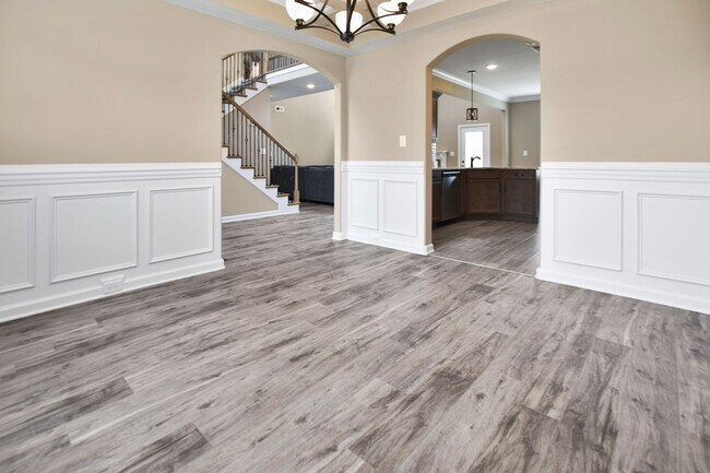 Building Photo - Pet Friendly Four Bedroom!