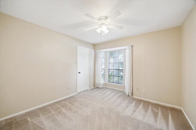 Building Photo - 16330 Leamington Ln